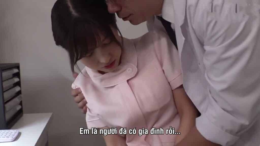 Nữ y tá vụng trộm cùng tên bác sĩ dâm đãng